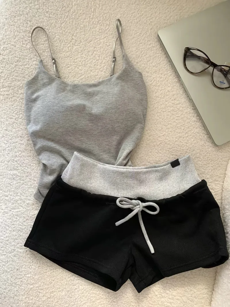 Set Đồ Bộ Mặc Nhà / Dạo Phố Hai Dây Có Mút Ngực Kèm Quần Short Phối Cạp Chun Dây Rút Style Thuần Dục Năng Động